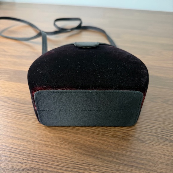 Cache Vintage Y2K Black Velvet and Satin Crossbody Evening Bag - Picture 3 of 12